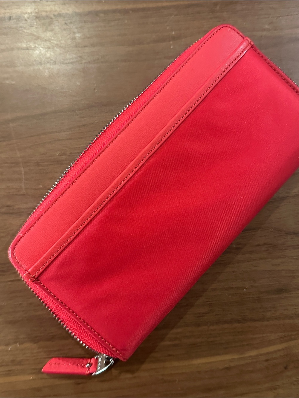 New with tags Tumi Red Zip-Around Clutch Wallet with Front Slip Pocket - Picture 4 of 5